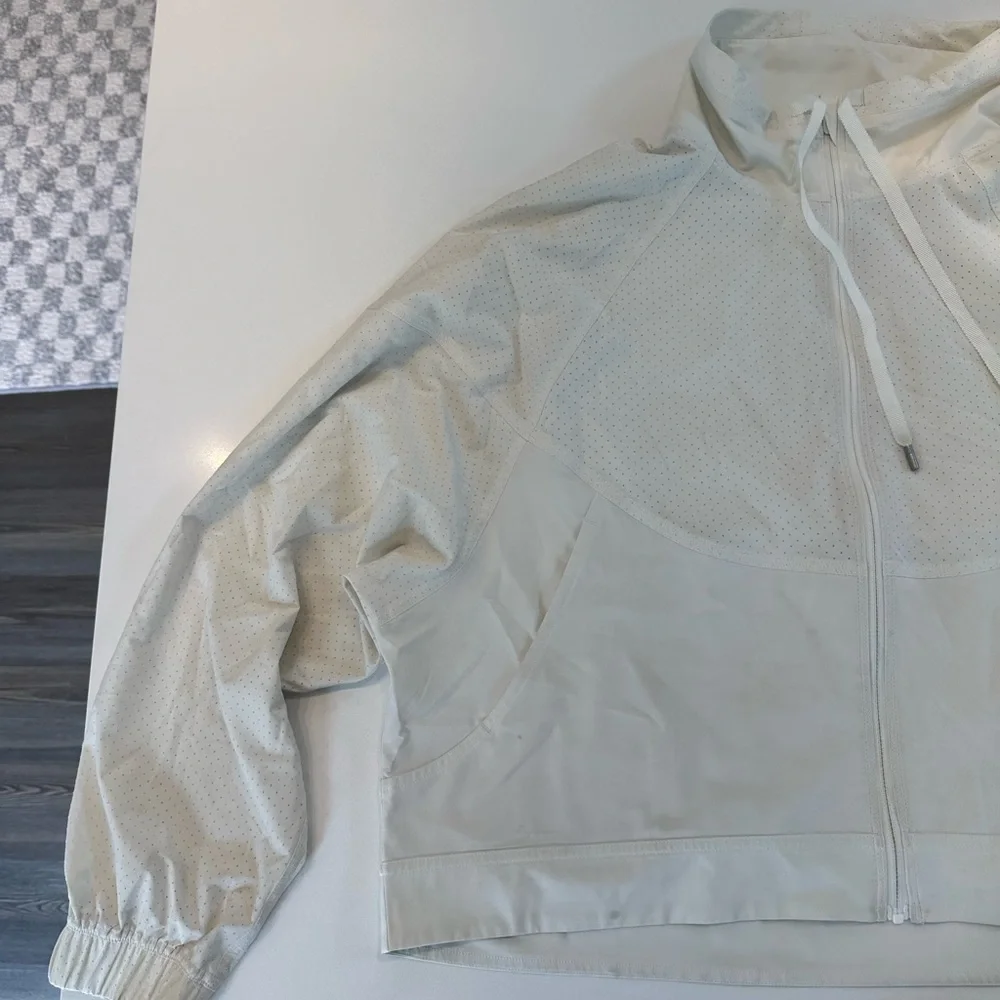Lululemon jacket - Picture 3 of 5